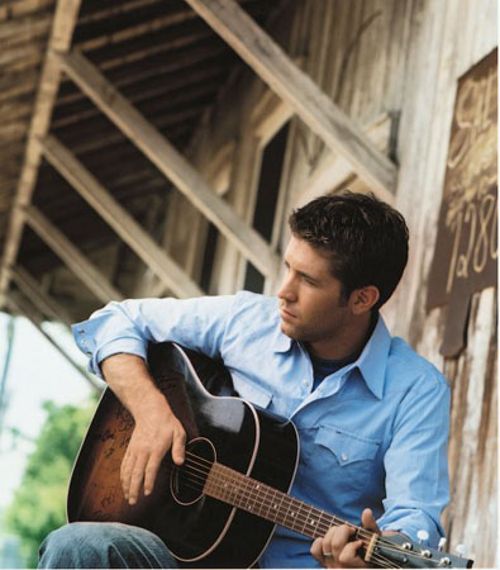 A local of Hannah, SC, nation crooner Josh Turner burst onto the picture in...